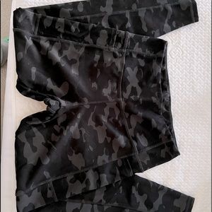 Lot of 4 Danskin leggings. 2 solid black, 2 black camo. Size M.